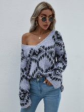 Load image into Gallery viewer, Geometric Print Chunky Knit Sweater
