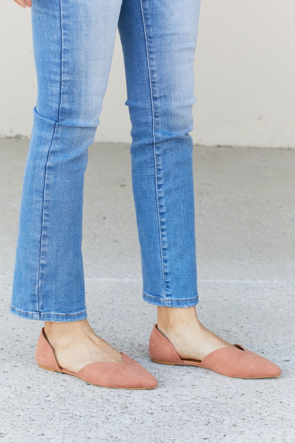 Qupid Simple and Chic Pointed Toe Ballet Flats in Sunkiss