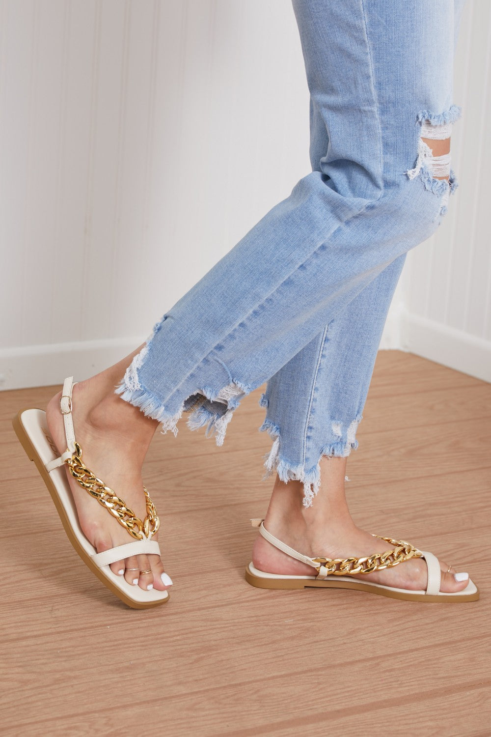 Fortune Dynamic Take A Chance Chain Detail Sandals