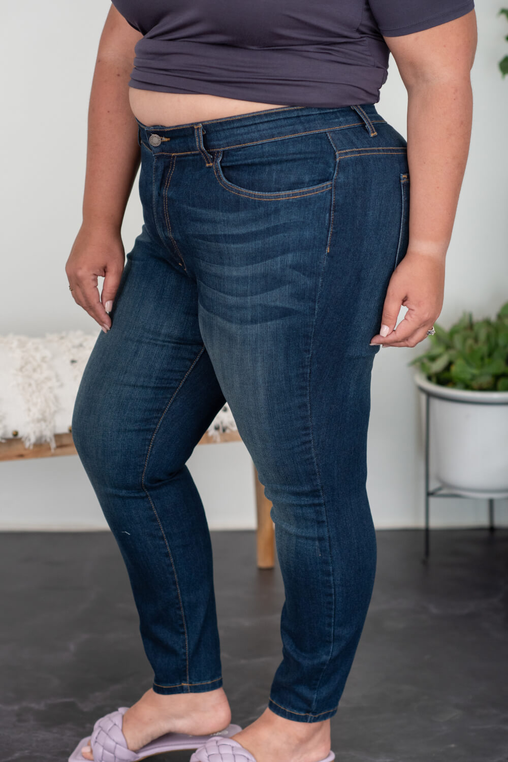 Judy Blue Laurie Full Size Mid-Rise Relaxed Jeans with Handsanding