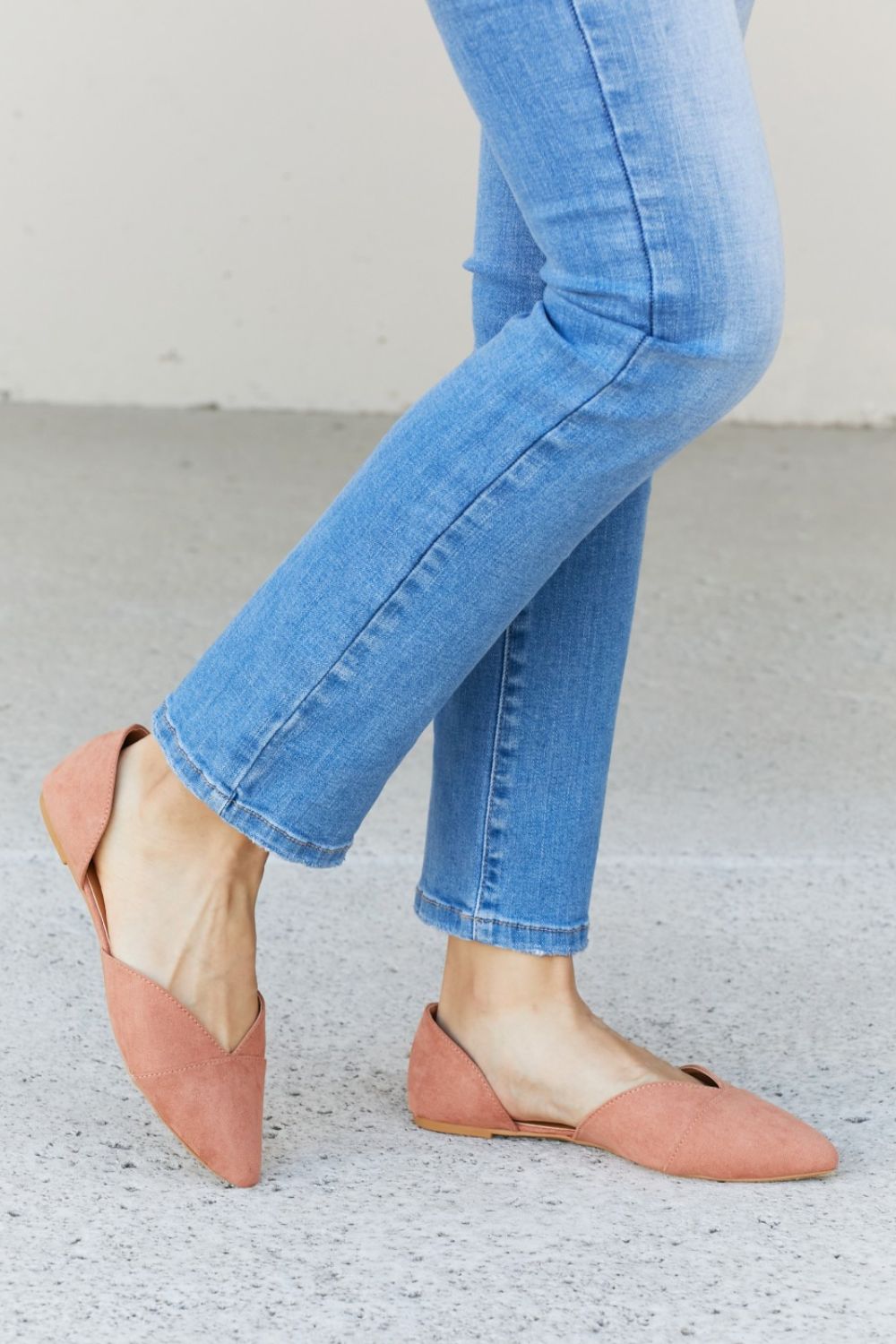 Qupid Simple and Chic Pointed Toe Ballet Flats in Sunkiss