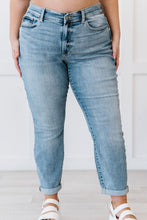 Load image into Gallery viewer, Judy Blue Ruby Full Size Mid-Rise Bleach Wash Boyfriend Jeans
