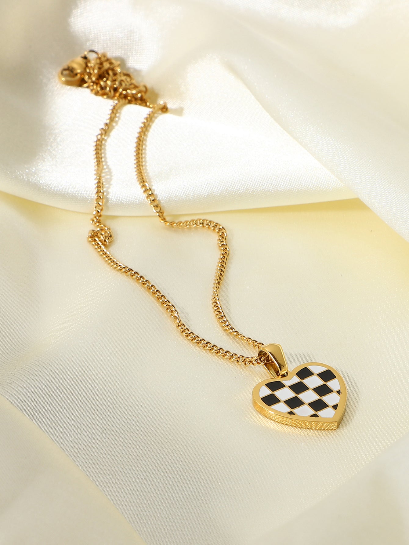 Checkerboard Heart Pendant Chain Necklace