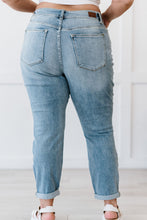 Load image into Gallery viewer, Judy Blue Ruby Full Size Mid-Rise Bleach Wash Boyfriend Jeans
