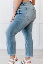 Load image into Gallery viewer, Judy Blue Ruby Full Size Mid-Rise Bleach Wash Boyfriend Jeans
