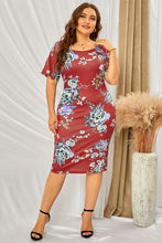 Load image into Gallery viewer, Plus Size Floral Short Sleeve Sheath Dress
