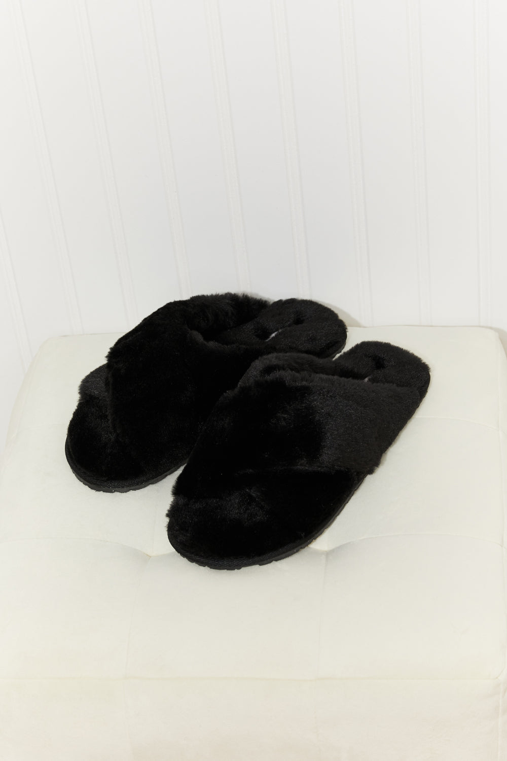 Qupid That Cozy Feeling Crisscross Slide Slippers