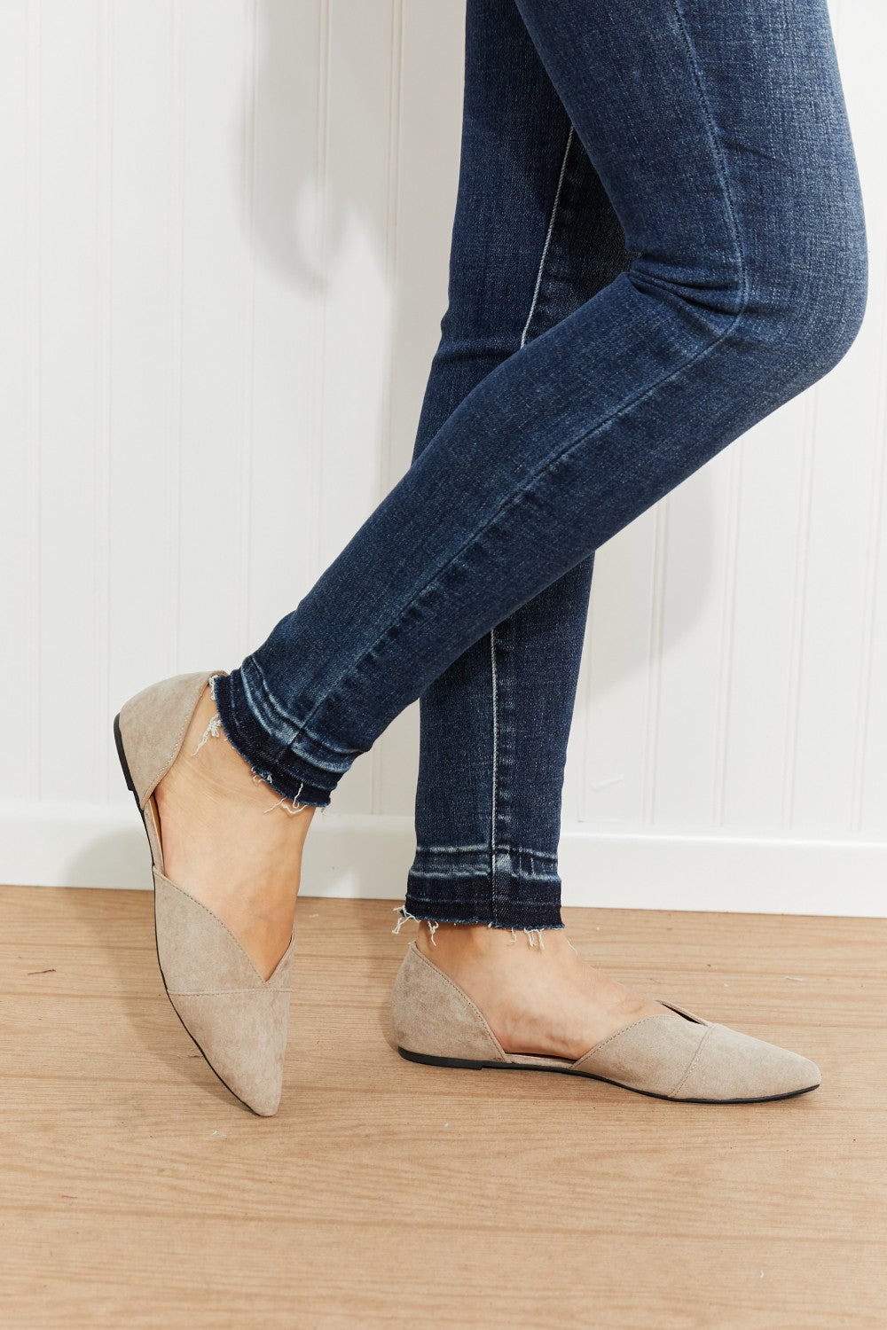 Qupid Simple and Chic Pointed Toe Ballet Flats