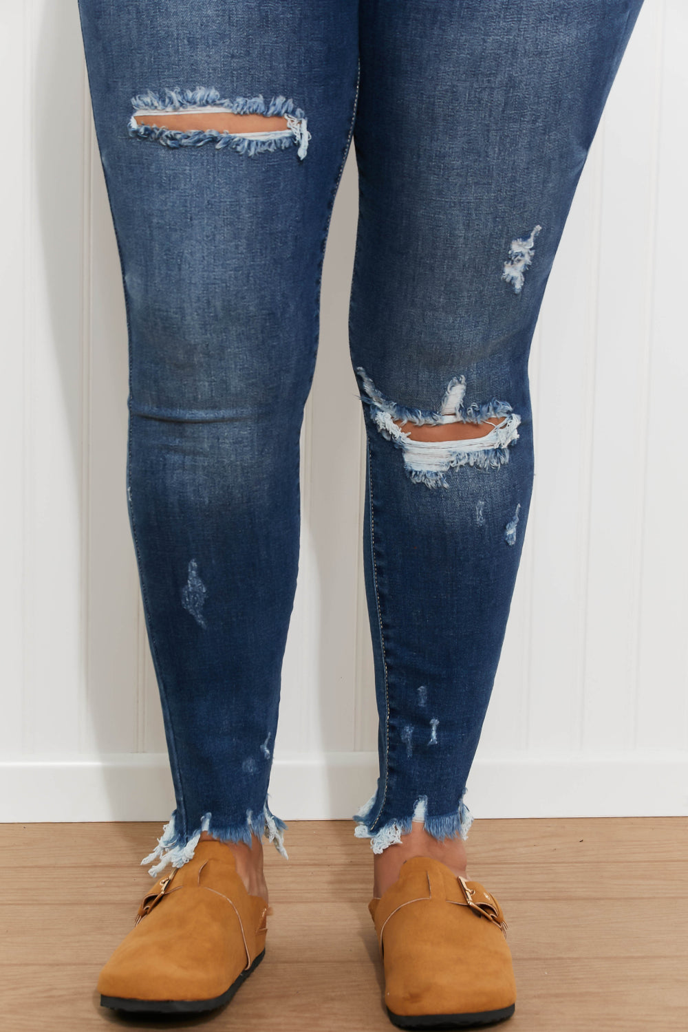 Judy Blue Winnie Full Size Mid-Rise Destroyed Skinny Jeans