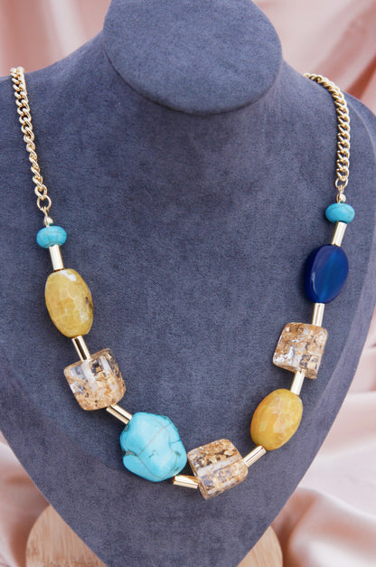 Contrasting Stones Necklace