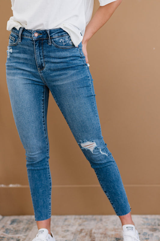 Judy Blue Wish Come True Full Size Dandelion Embroidery Jeans