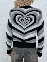 Load image into Gallery viewer, Heart Print Cropped Sweater
