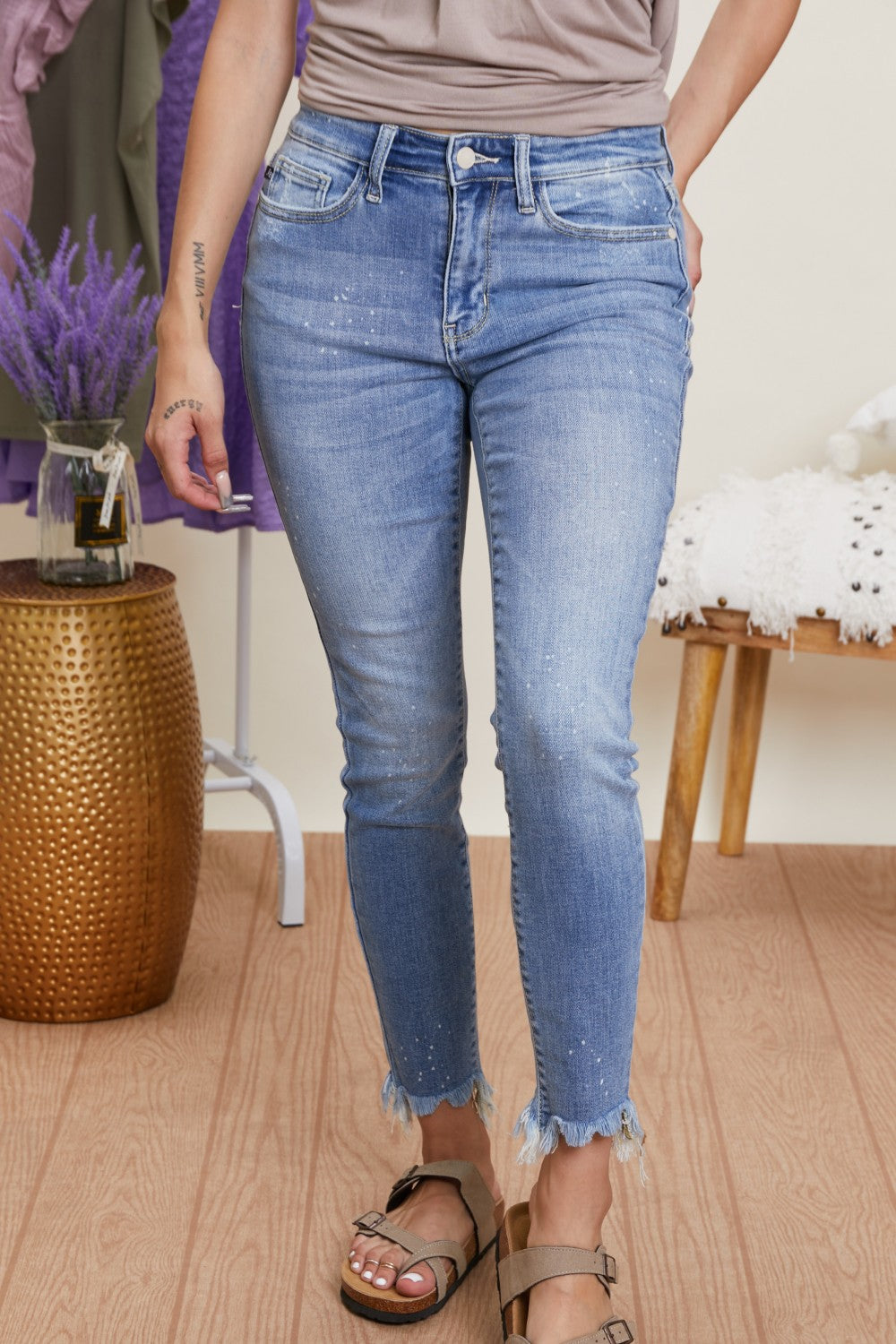 Judy Blue Scarlett Full Size Bleach Splash Frayed Skinny Jeans