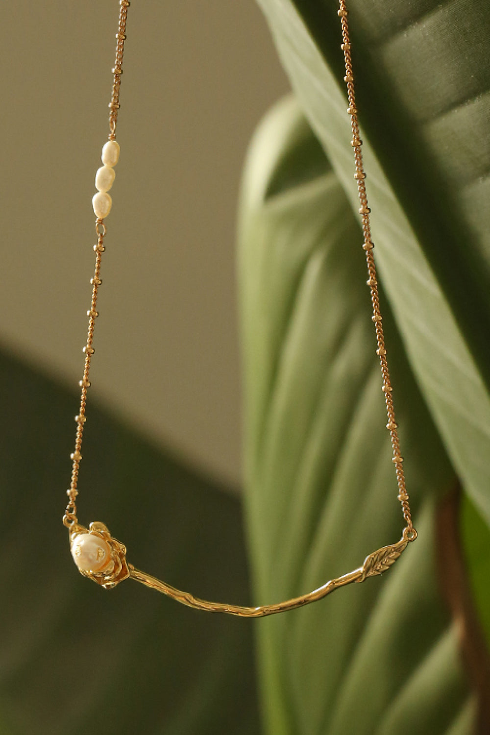 Ravishing Rose and Pearl Detail Necklace