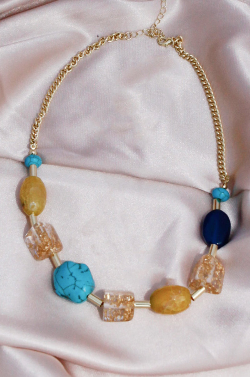 Contrasting Stones Necklace