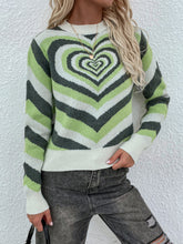 Load image into Gallery viewer, Heart Print Cropped Sweater
