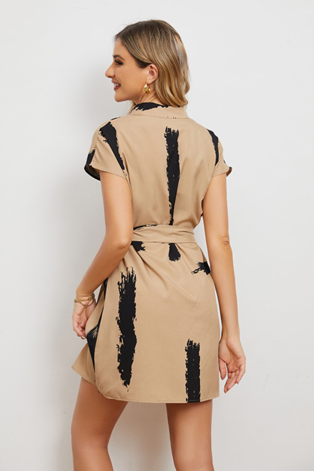 Contrast Tie Belt Notched Dress