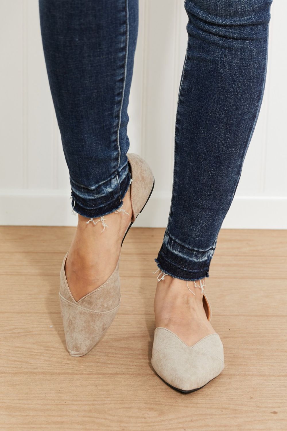 Qupid Simple and Chic Pointed Toe Ballet Flats