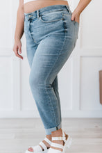 Load image into Gallery viewer, Judy Blue Ruby Full Size Mid-Rise Bleach Wash Boyfriend Jeans
