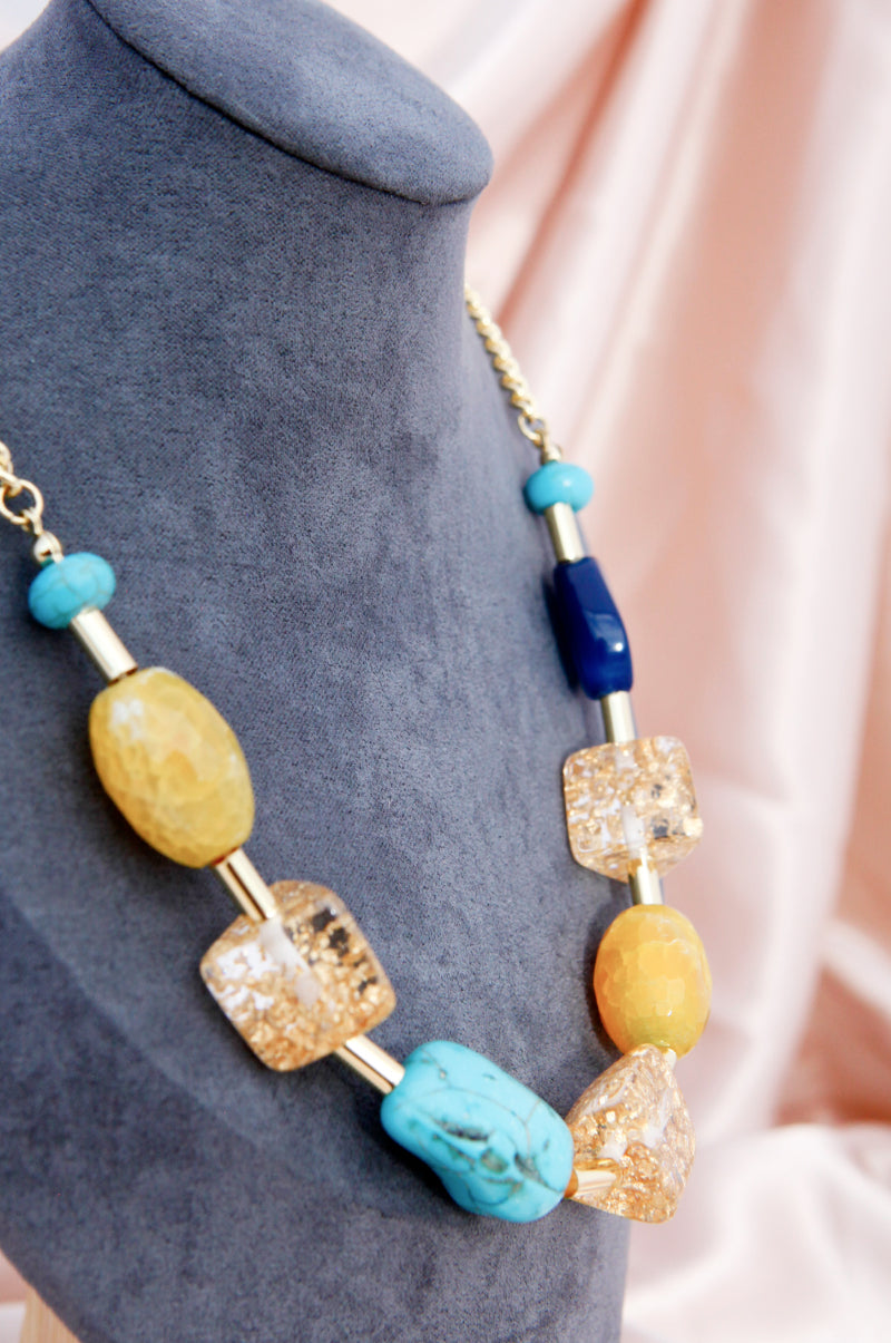 Contrasting Stones Necklace