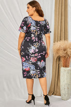 Load image into Gallery viewer, Plus Size Floral Short Sleeve Sheath Dress
