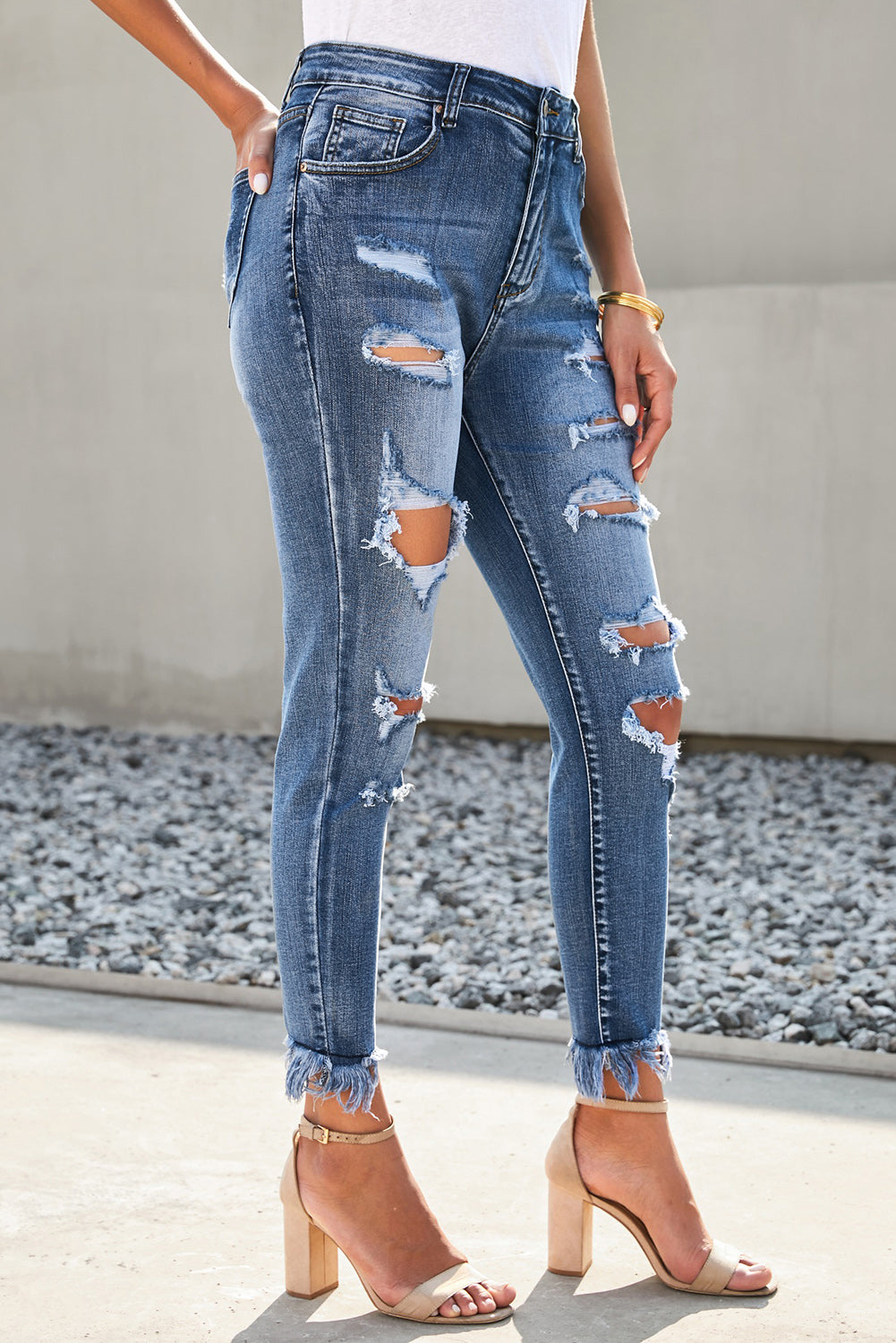 Distressed Frayed Hem Cropped Jeans