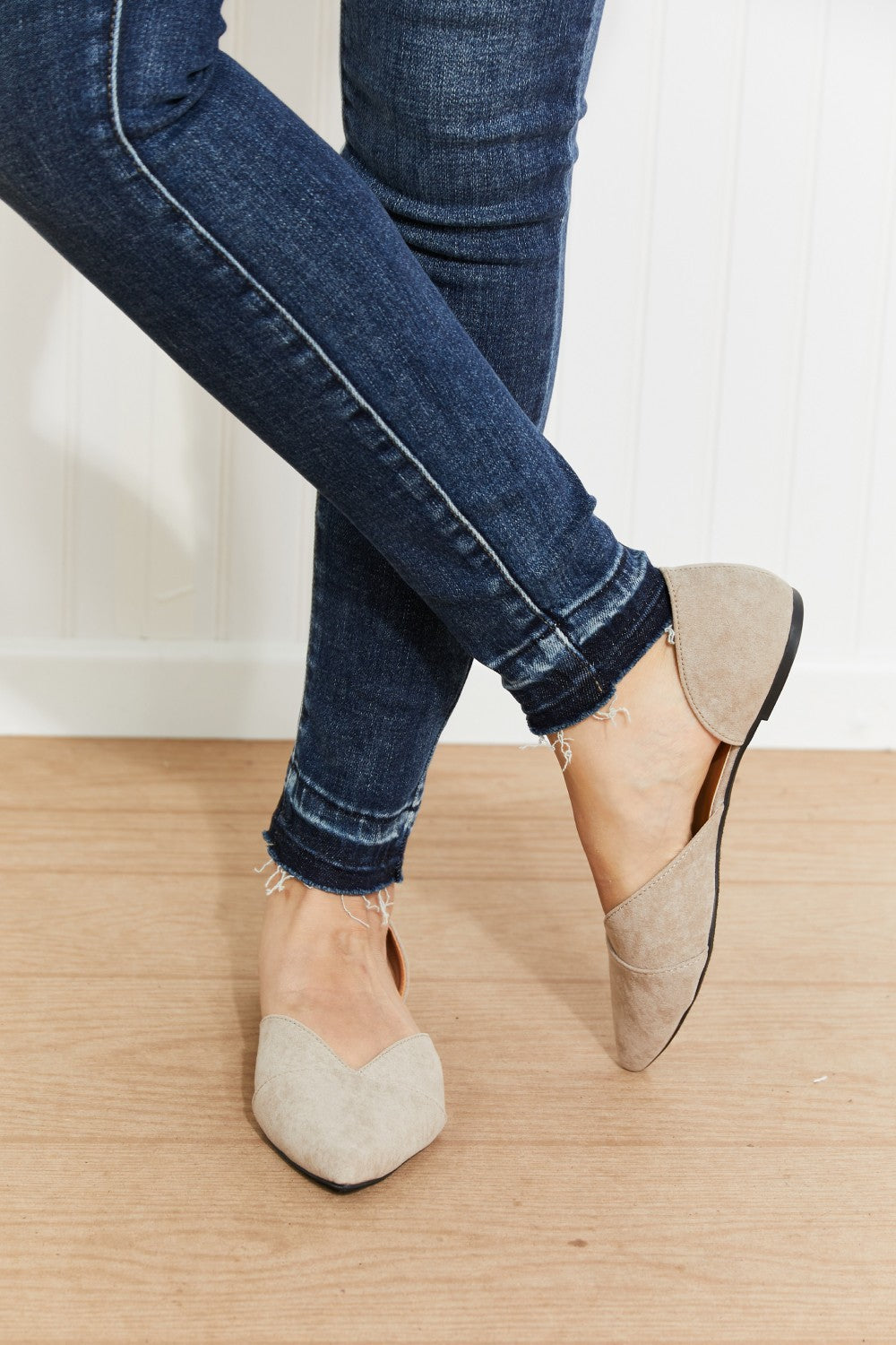 Qupid Simple and Chic Pointed Toe Ballet Flats